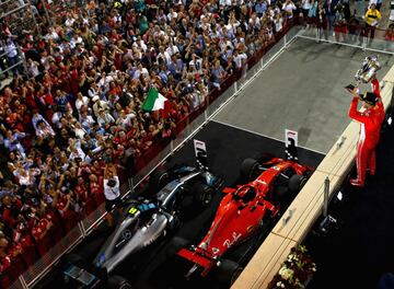 Sebastian Vettel en el pdium de Bahrin. 