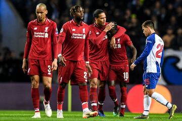 Si en la temporada anterior el Liverpool se impuso por 0-5 em Do Dragao, este año también se impuso en el estadio del oporto con autoriadad: 1-4. Las cuatro estrellas del equipo red: el tridente Firmino, Salah y Mané, y el central Virgil Van Dijk hicieron los goles.