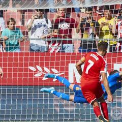 Stuani falla un penalti más de diez años después