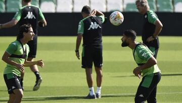 Lainez, junto a Fekir. 