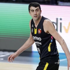 Shermadini pasa la noche en el aeropuerto por su visado