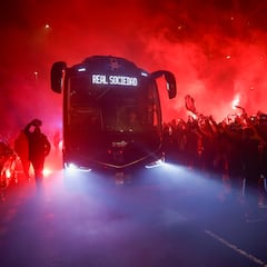 Recibimiento más flexible al autobús txuri-urdin