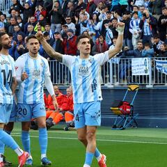 El Málaga encuentra alivio con el moribundo Racing de Ferrol