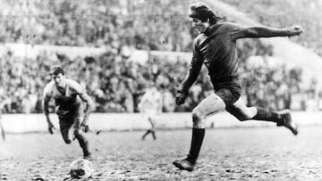 El portero Fenoy, lanzando un penalti.