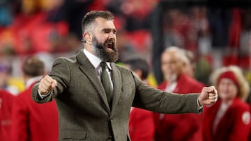 A controversial call during the Philadelphia Eagles and New York Giants game had Giants fans flooding the inbox of former Eagles center Jason Kelce.