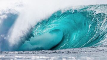 La ola de Pipeline, vac&iacute;a y en forma de tubo. Banzai Pipeline, Oahu, Haw&aacute;i, Estados Unidos. 