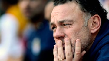 Guadalajara's Argentine head coach Gabriel Milito gestures before the Liga MX Apertura football tournament match between Guadalajara and Juarez at the Akron Stadium in Zapopan, Jalisco state, Mexico on August 16, 2025. (Photo by Ulises Ruiz / AFP)
