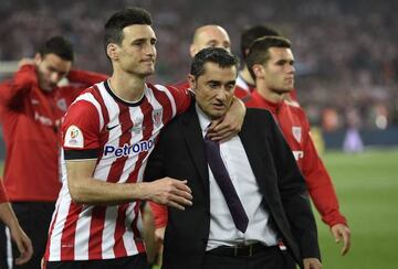 Valverde y Aduriz se lamentan tras perder la final de Copa del Rey.