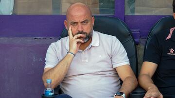 VALLADOLID, 19/08/2024.- El entrenador del Espanyol Manolo González durante el partido de la primera jornada de LaLiga EA SPORTS, entre el Real Valladolid y el CD Espanyol, este lunes en Valladolid. EFE/ R. GARCIA