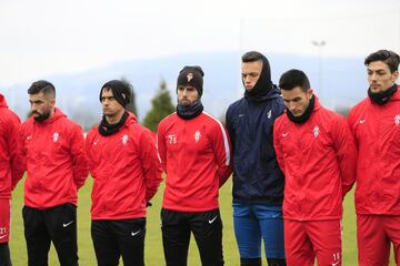 Minuto de siencio en el entrenamiento de Sporting.