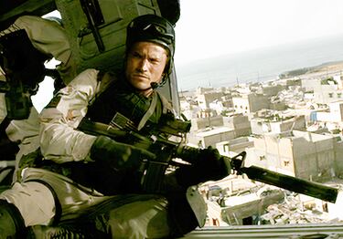 El danés se convirtió en una estrella por su papel de Jamie Lannister en Juego de tronos. Pero diez años antes tuvo un pequeño papel como Gordon en la cinta bélica.  