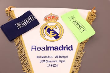 Vista detallada del bander¨ªn del partido y el brazalete de para el partido de la fase de grupos de la Liga de Campeones de la UEFA 2024/25 entre el Real Madrid CF y el VfB Stuttgart.