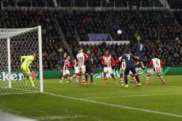 Secuencia del gol anulado a Godín