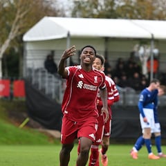 Keyrol Figueroa alza la mano con Liverpool