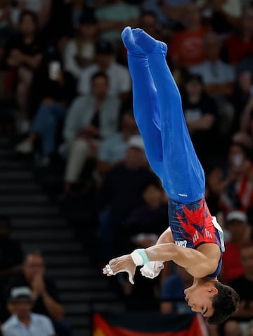 El gimnasta colombiano logró la medalla de plata en la prueba de barra fija de los Juegos Olímpicos de París 2024 tras lograr una clasificación de 14.533, misma puntuación del japonés Shinnosuke Oka que fue oro gracias a su ejecución.  