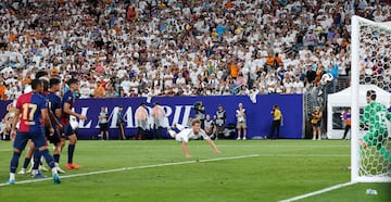 A pocos minutos para el final, el canterano madridista remató a placer un corner sacado por Arda Guler.