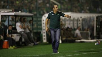 El Chapecoense destituye a su técnico Vinicius Eutrópio