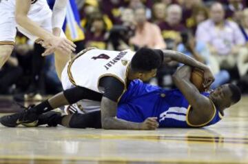 J.R. Smith y Draymond Green.