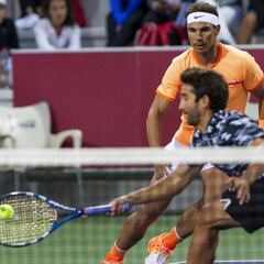 Nadal vuelve al tenis con un fácil triunfo junto a Marc López