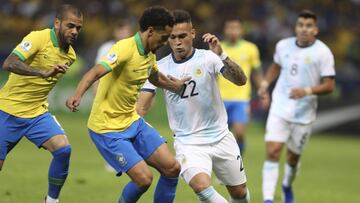 Brazil&#039;s Marquinho, center left, fights for the ball with Argentina&#039;s Lautaro Martinez during a Copa America semifinal soccer match at the Mineirao stadium in Belo Horizonte, Brazil, Tuesday, July 2, 2019. (AP Photo/Ricardo Mazalan)