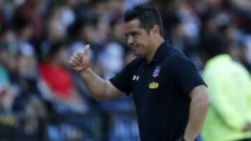 Héctor Tapia se refirió al triunfo sobre la U y a la opción de Diego Forlán.