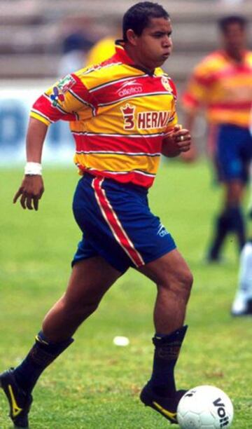 Iván René Valenciano, goleador colombiano implacable, pero que tuvo problemas con el peso toda su carrera.
