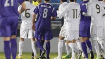 <b>DESQUICIADOS. </b>El Castilla protestó la roja a Mendes. Bosch se equivocó porque la falta fue de Jesé.