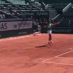 Rafa Nadal ya entrena sobre la arcilla de Roland Garros