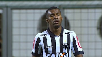 Frickson Erazo, conocido defensa central y seleccionado ecuatoriano de 30 años. Debutó en el Técnico Universitario, y desde 2014 se desempeña en el fútbol brasileño, cuando llegó a Flamengo. Su último club fue el Atlético Mineiro. Está valorado en 2 millones 300 mil dólares.