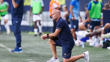 Paco López en su debut como técnico cadista en el Nuevo Mirandilla.