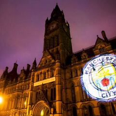 El Manchester City renueva su imagen y estrena escudo