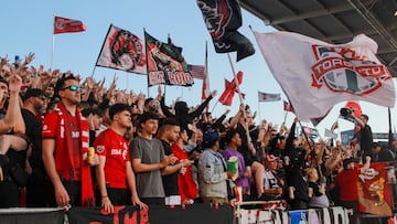 Aficionados del Toronto FC en el duelo contra el CF Montreal.