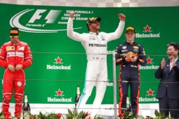 Lewis Hamilton acabó primero, Sebastian Vettel segundo y Max Verstappen tercero.