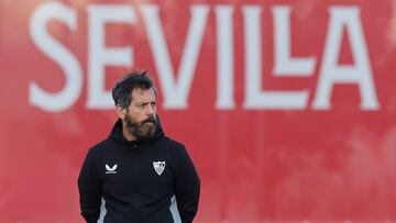 Quique Sánchez Flores durante un entrenamiento del Sevilla.