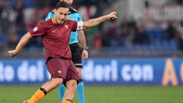 ROM001. ROMA (ITALIA), 01/02/2017.- El jugador del AS Roma Francesco Totti en acción hoy, miércoles 1 de febrero de 2017, durante un partido de cuartos de final de la Copa de Italia entre el AS Roma y el AC Cesena, disputado en el estadio olímpico de Roma (Italia). EFE/ETTORE FERRARI