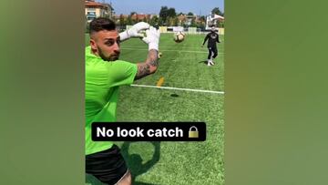 El reto es parar un penalti sin mirar: todos sabemos lo que va a pasar, pero es adictivo verlo