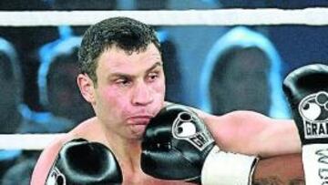 <b>PALIZA. </b>Klitschko descargó una lluvia de golpes sobre Gómez.