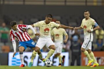 Así se vivió dentro del campo la gran batalla que sostuvieron Águilas y Chivas en el Estaduio Azteca este sábado por la noche.