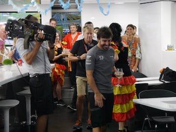 La fiesta del 36 cumpleaños de Alonso en Hungaroring