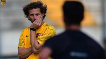 Empieza la era Diego Forlán como nuevo técnico de Peñarol