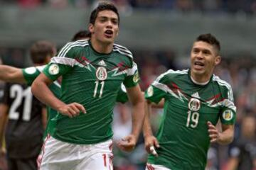 Rumbo al Mundial de Brasil 2014 marcó de chilena ante Panamá en el Estadio Azteca, uno de los mejores goles de su carrera.