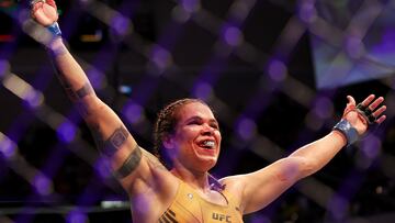 DALLAS, TEXAS - JULY 30: Amanda Nunes of Brazil celebrates after defeating Julianna Pena in their bantamweight title bout during UFC 277 at American Airlines Center on July 30, 2022 in Dallas, Texas. Amanda Nunes won via unanimous decision.   Carmen Mandato/Getty Images/AFP
== FOR NEWSPAPERS, INTERNET, TELCOS & TELEVISION USE ONLY ==