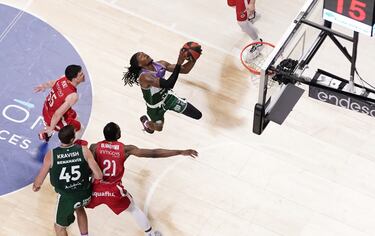 El Unicaja, imparable, gana por inercia a un batallador Manresa