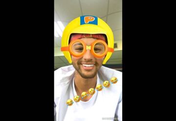 La foto de Neymar subida por &eacute;l mismo con el casco