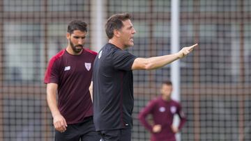 Berizzo con Raúl García.