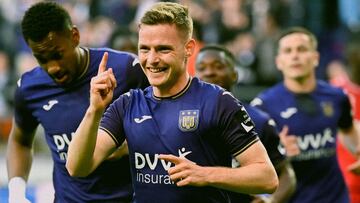 El jugador del Anderlecht Sergio Gómez durante un partido en la liga belga.