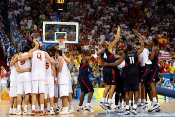 España hace piña mientras EE UU celebra el oro tras la mítica final de Pekín 2008.