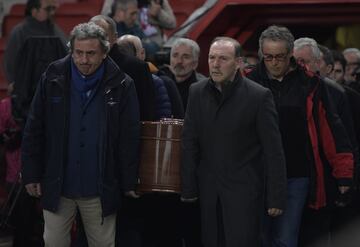 El estadio de El Molinón acoge hoy el funeral por Enrique Castro " Quini ", exjugador del Sporting, con las tribunas abiertas al público