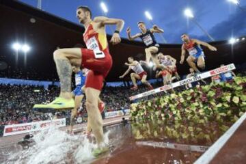 Ángel Mullera, recibió una sonora pita del público del Letzigrund Stadion, en Zúrich, al recoger la medalla de bronce que consiguió en 3.000 obstáculos después de la descalificación del inicial campeón, el francés Mahiedine Mekhissi-Benabbad por quitarse la camiseta en la recta final. Mekhissi-Benabbad, recibió de entrada una tarjeta amarilla de amonestación, pero después fue descalificado por el Jurado tras reclamación de la Federación Española.