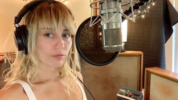 Luego de que se oficializó la separación de la expareja, la cantante sigue con su vida normal, pues compartió una foto en el estudio de música.
